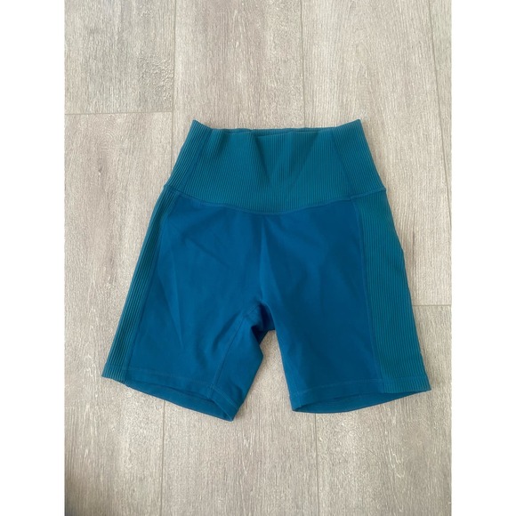 NWOT Ptula x HB Collab Short 6” Size Medium - Picture 2 of 3